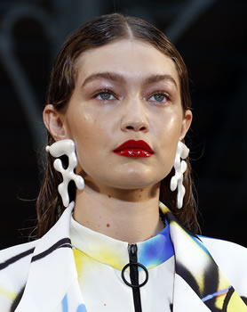 Gigi Hadid’s Jewellery Style Is More Affordable Than You Think 12 Gigi Hadid in Sculptural Earrings by Off-White