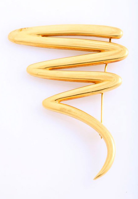 3 Famous Jewellery Designers to Celebrate During Women’s History Month 6 My Paloma Picasso 18K Gold Squiggle Pin